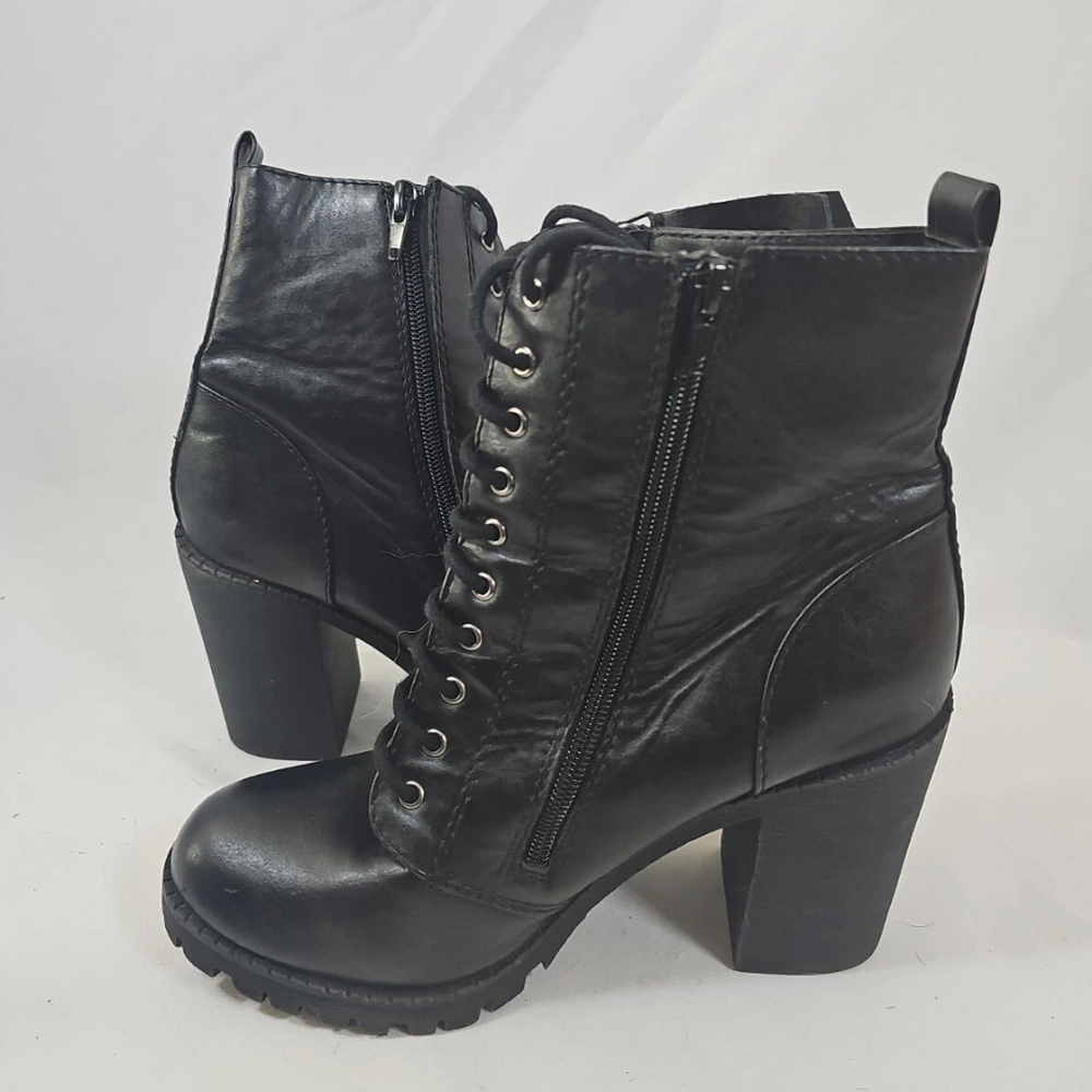 Soda Round Heeled Combat Ankle Boots - Women's Size 6 - Black -